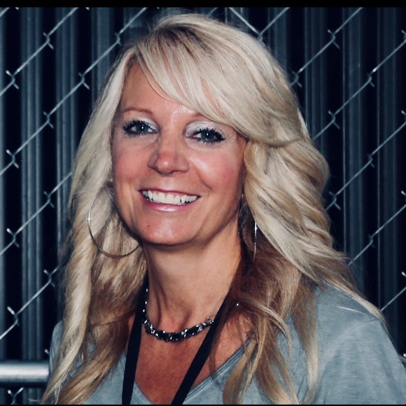 Meet your Posher, Deborah - Picture 1 of 2